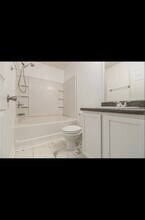2418 Piering Dr in Stonecrest, GA - Foto de edificio - Building Photo