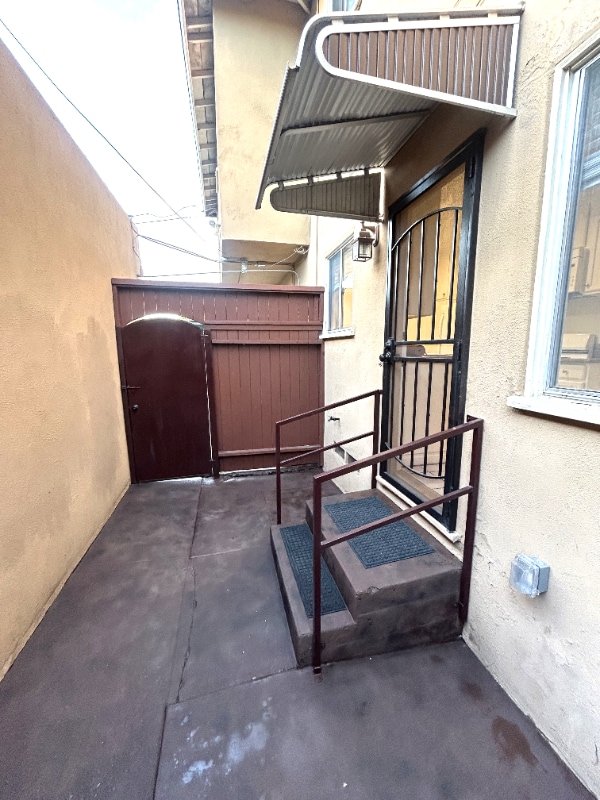 4021 S Centinela Ave in Los Angeles, CA - Building Photo - Building Photo