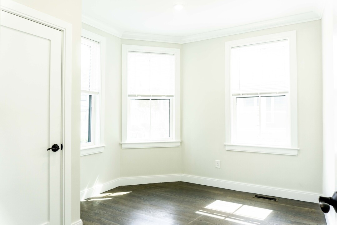 79 Linden St, Unit 1 in Boston, MA - Foto de edificio