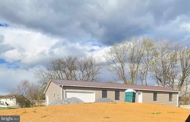 235 Hickory Dr