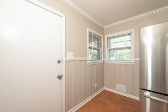 1090 Longshore Dr in Decatur, GA - Building Photo - Building Photo