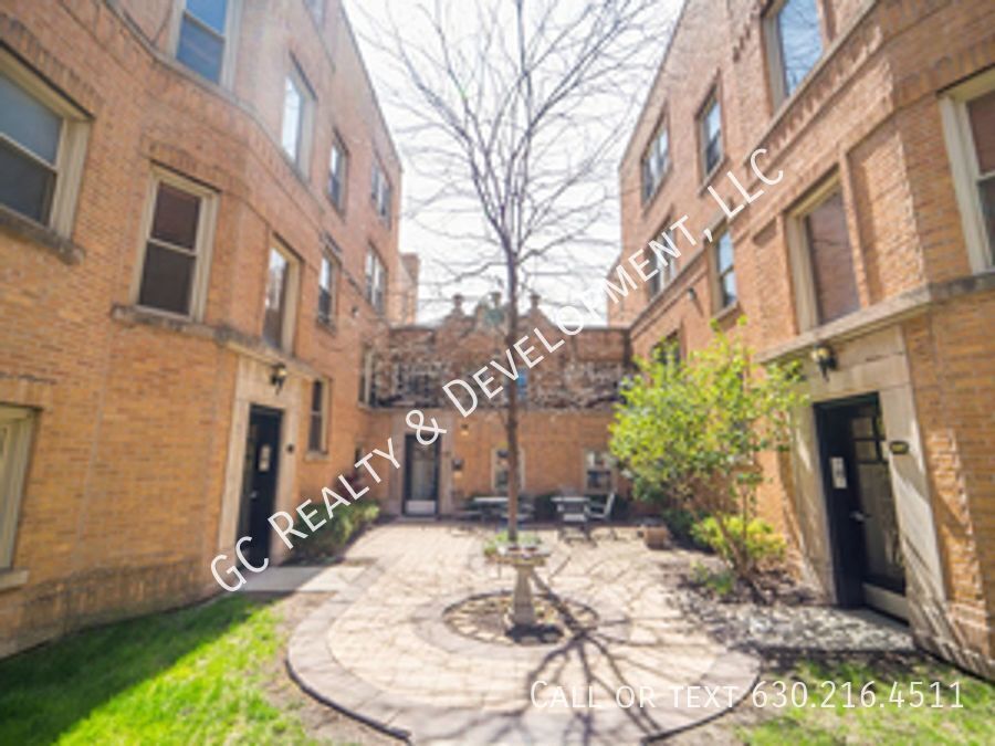 1671 W Farwell Ave in Chicago, IL - Building Photo