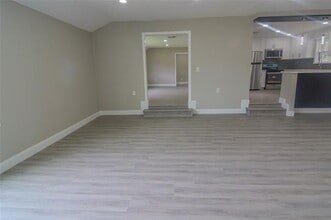 216 Betty Dr in Longview, TX - Foto de edificio - Building Photo
