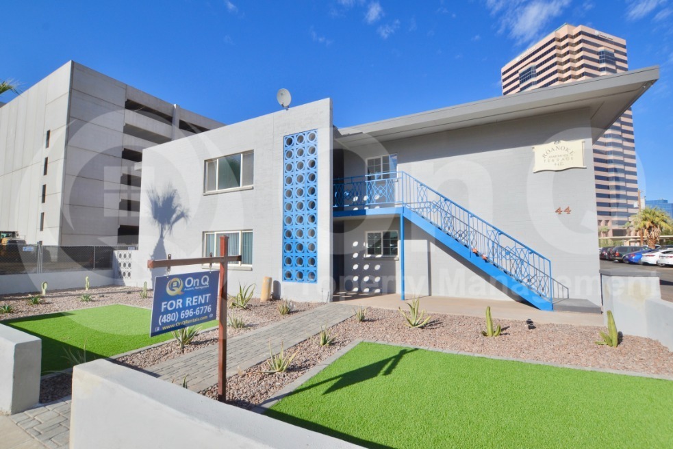 Roanoke Terrace in Phoenix, AZ - Building Photo