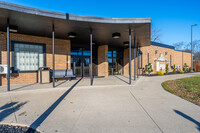 Urban Oak Apartment Homes in Syracuse, IN - Building Photo - Building Photo