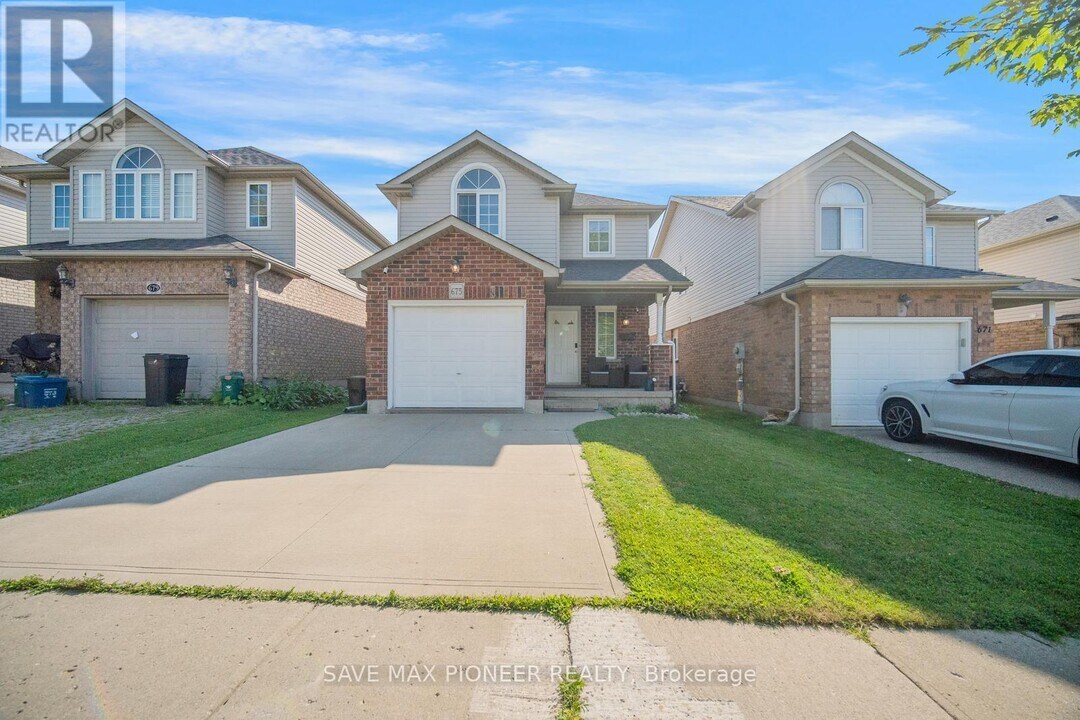 675 Karlsfeld Rd in Waterloo, ON - Building Photo