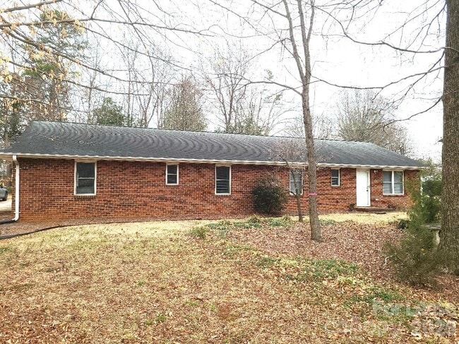 property at 2016 Oakdale Rd