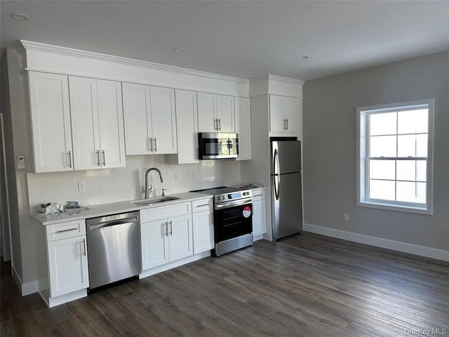 90 Greenwich Ave, Unit 201 in Goshen, NY - Foto de edificio - Building Photo