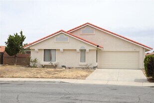 37138 Vía Cordova in Palmdale, CA - Building Photo