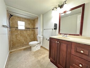 2811 NW 88th St, Unit 1 in Miami, FL - Building Photo - Building Photo