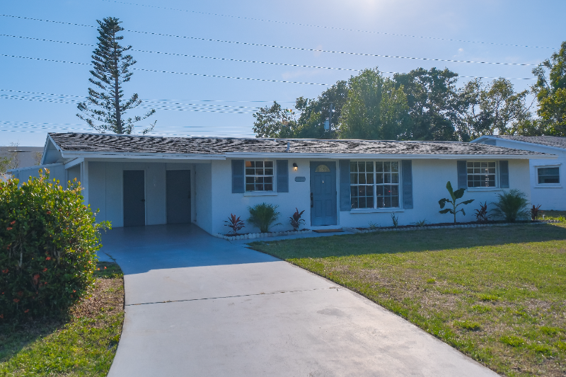1752 Banyan Dr in Venice, FL - Building Photo