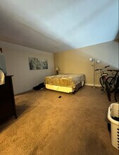 2131 N Summit Ave, Unit 307 in Milwaukee, WI - Foto de edificio - Building Photo