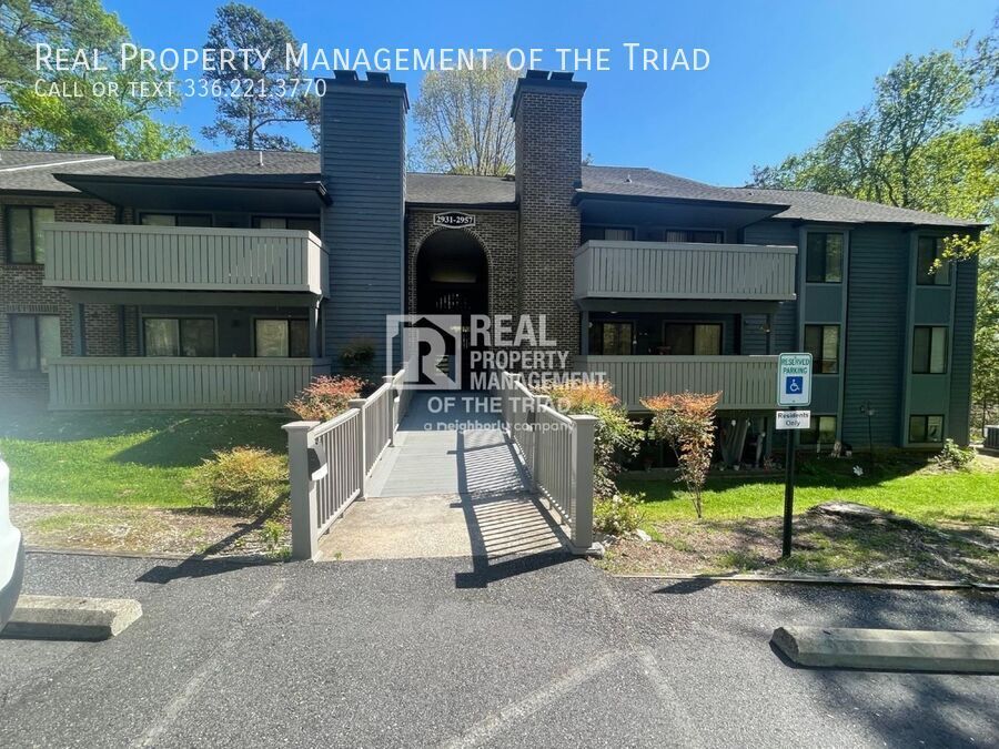 2937 Oaktop Cir in Greensboro, NC - Foto de edificio