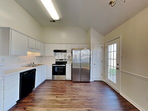 1374 Siskin Dr in Cordova, TN - Building Photo - Building Photo