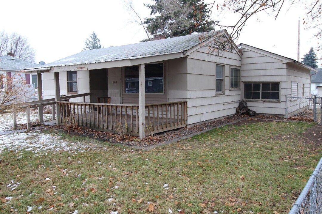 1204 E Bismark Ave in Spokane, WA - Building Photo