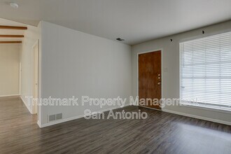 847 Boulder Dr in Universal City, TX - Foto de edificio - Building Photo