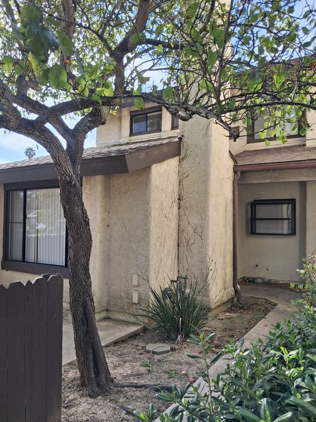 property at 1314 W Apricot Ave