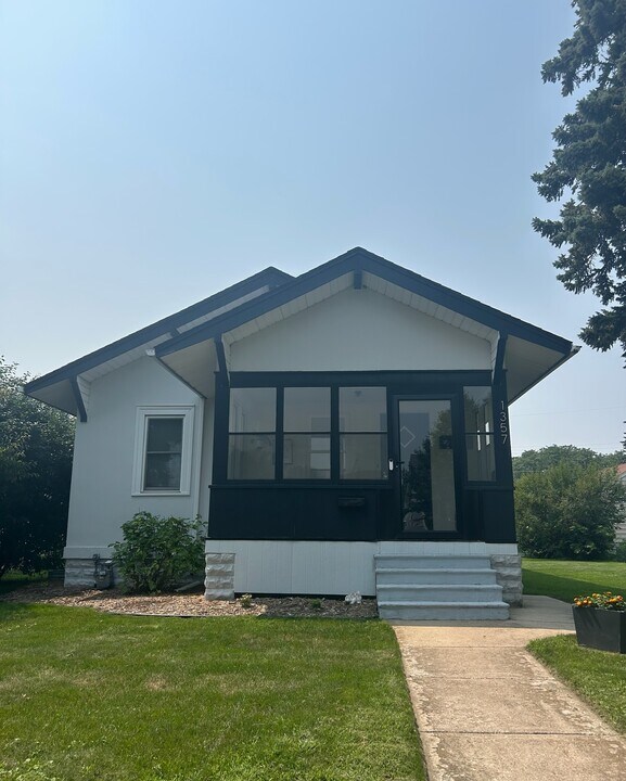 1357 Schletti St in St. Paul, MN - Foto de edificio