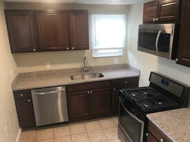 122 Ruth St, Unit Unit B in Pittsburgh, PA - Building Photo