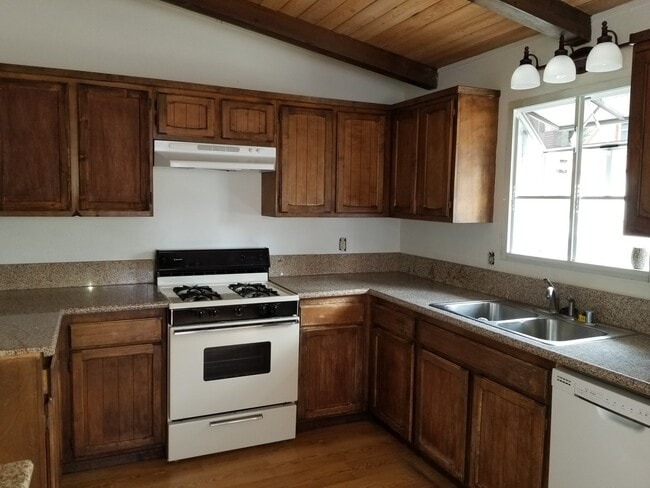 300 E Big Bear Blvd in Big Bear, CA - Building Photo - Building Photo