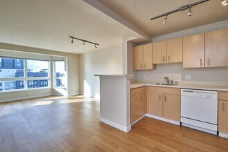 Centennial in Seattle, WA - Foto de edificio - Building Photo