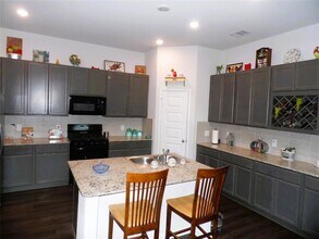 25324 Yellowbells Pl in Montgomery, TX - Building Photo - Building Photo
