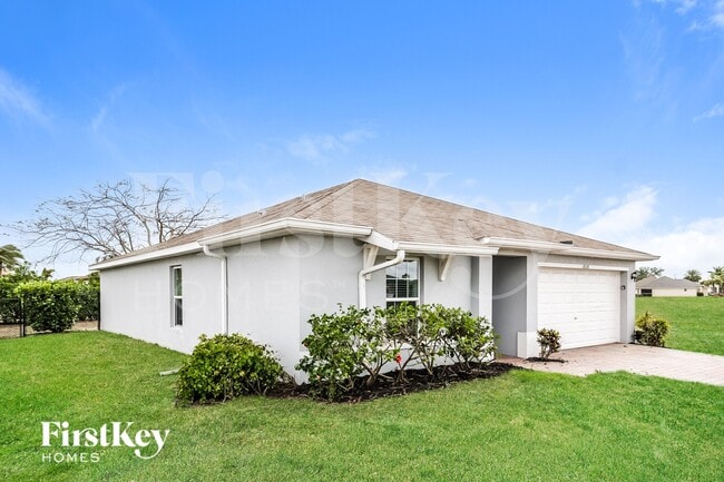 1828 NW 13th Terrace, Unit Main-444 in Cape Coral, FL - Foto de edificio - Building Photo