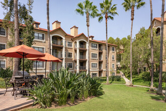 Monte Vista Apartment Homes in San Diego, CA - Building Photo - Building Photo