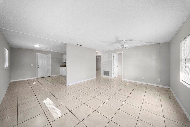 5537-5539 Tenth Ave in Ft. Myers, FL - Foto de edificio - Building Photo