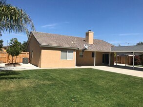 11401 Hageman Rd in Bakersfield, CA - Building Photo - Building Photo