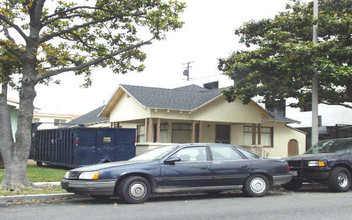 237-239 1/2 Temple Ave in Long Beach, CA - Foto de edificio - Building Photo