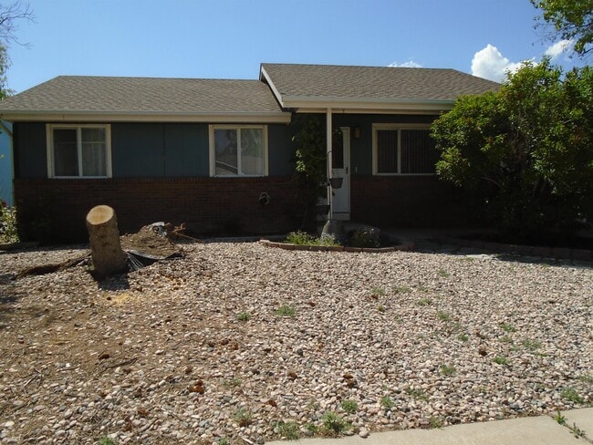 property at 912 Foothills Ct