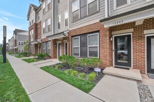8 Jessica Ln in Union, NJ - Building Photo