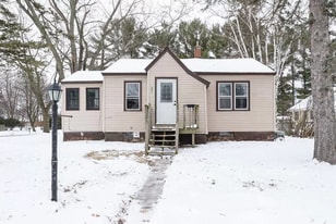 801 Lake View Dr in Wausau, WI - Building Photo