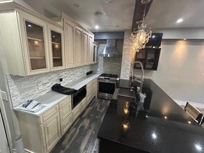 3124 28th Ave, Unit 1R in Astoria, NY - Foto de edificio - Building Photo