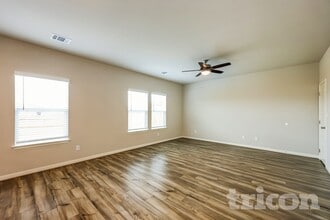 13547 Emerson Wy in Saint Hedwig, TX - Building Photo - Building Photo