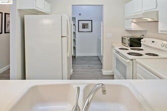 923 Villa Terrace in Brentwood, CA - Building Photo - Building Photo