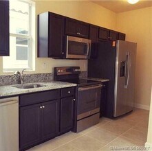 17102 SW 95th Terrace in Miami, FL - Building Photo - Building Photo