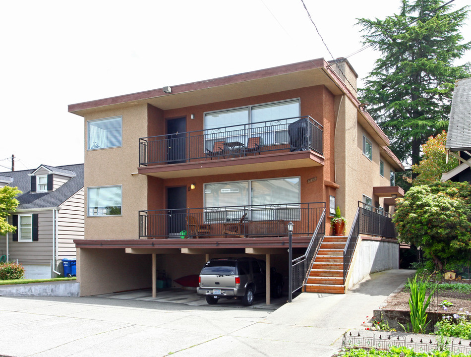 8352-8354 11th Ave NW in Seattle, WA - Foto de edificio