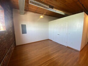 111 N Main St-Unit -111 NORTH MAIN APT 405 in Kirksville, MO - Foto de edificio - Building Photo