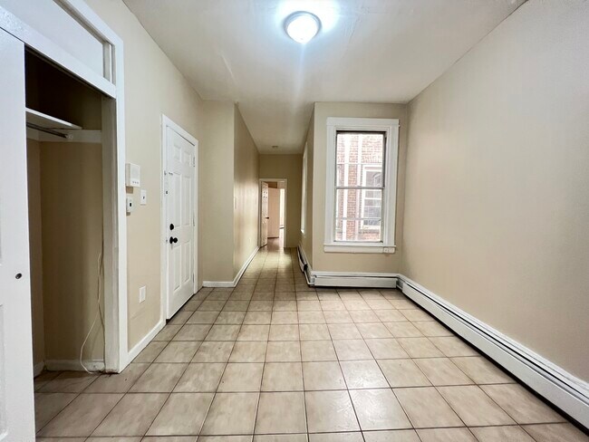 38 Bartholdi Ave, Unit 2R in Jersey City, NJ - Building Photo - Building Photo