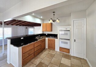 504 Holmsley Ave in Midland, TX - Building Photo - Building Photo