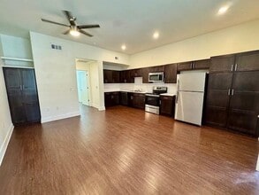 726 E Emma Ave in Springdale, AR - Building Photo - Building Photo