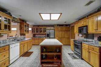 3017 Adrienne Dr in College Station, TX - Building Photo - Building Photo