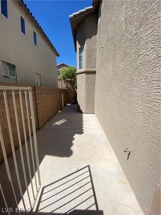 8153 Marshall Canyon Dr in Las Vegas, NV - Building Photo - Building Photo