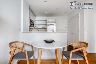 635 W 42nd St in New York, NY - Building Photo - Building Photo