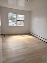 24 E 18th St in Bayonne, NJ - Building Photo - Building Photo