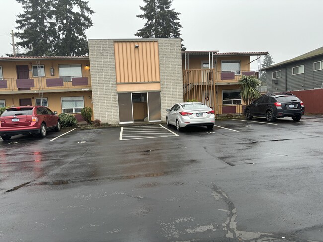 Edgewood Manor Apartments in Salem, OR - Building Photo - Building Photo