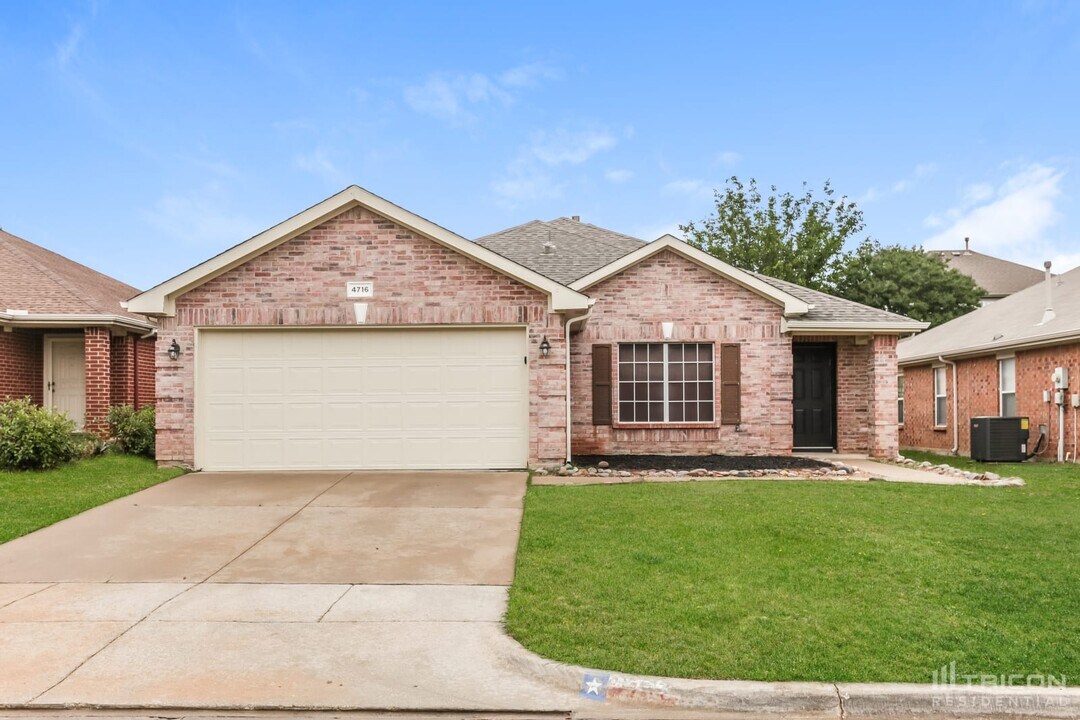 4716 Shell Ridge Dr in Fort Worth, TX - Building Photo