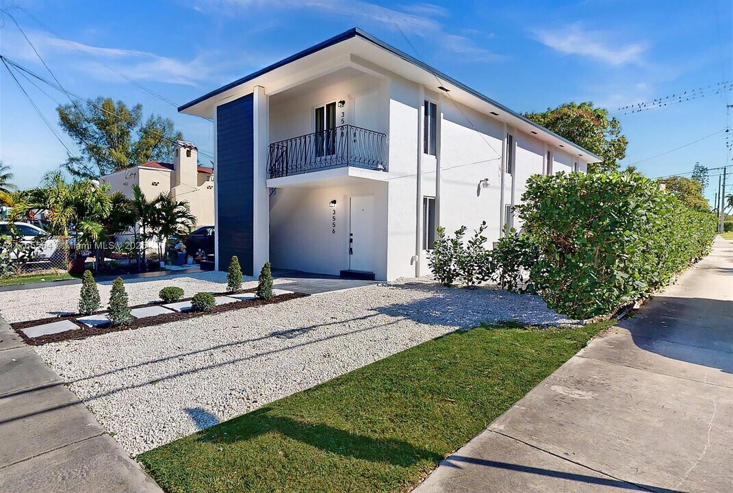 3556 SW 26th St in Miami, FL - Building Photo